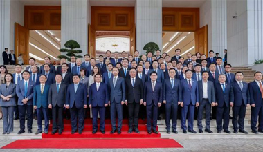 龙8头号玩家参加越南总理范明政座谈会，共话中越绿色合作新机遇